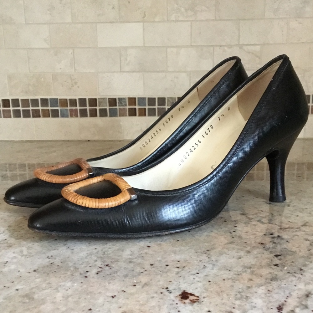 Vintage Salvatore Ferragamo Black Leather Pumps - Picture 2 of 12